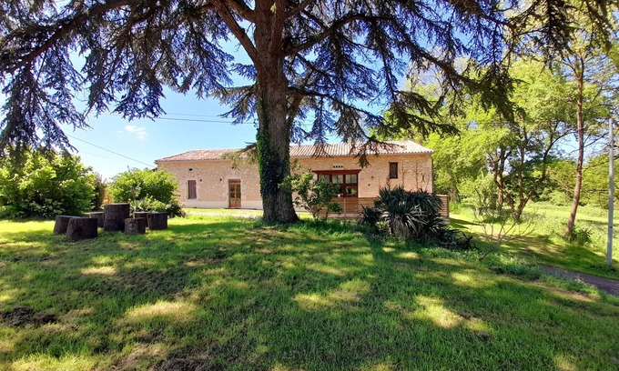 Roumagne House | Gîte Honey House - A honey-sweet getaway.