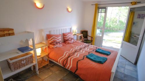 Aouste-sur-Sye House | Gîte l échappée bleue Dromoise - la chambre