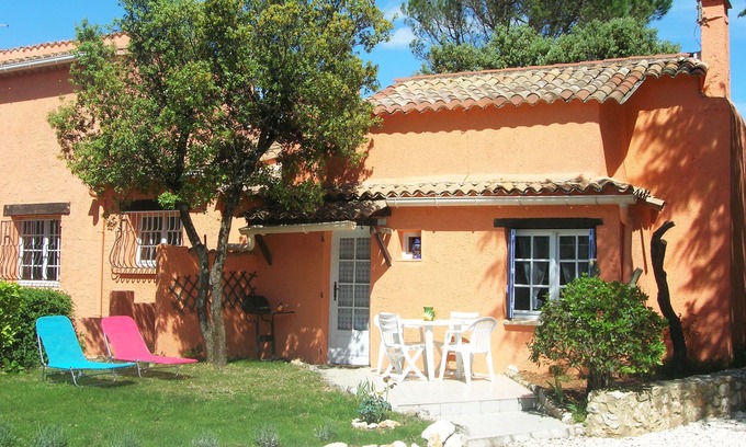 Saint-Siffret Apartment | Gîte "l'Olivier" 2-3 people, 10 mins Uzès, salt pool, quiet