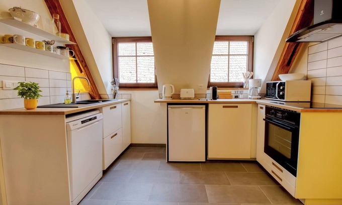 Eguisheim Apartment | GÎTE "LA GRANGE DE MADELEINE", HISTORIC CENTER OF EGUISHEIM