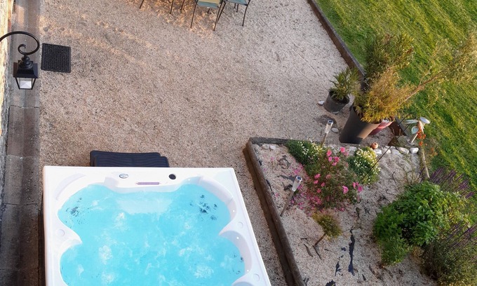 Formigny Cottage | Gîte Le Clos Du Bonheur 11/13 Personnes Proche Omaha Beach