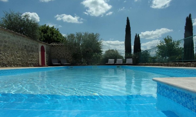Joyeuse Bed & Breakfast | Gîte le MAGNAN, 55 m2, au calme, terrasse, jardin, piscine chauffée, sud Ardèche