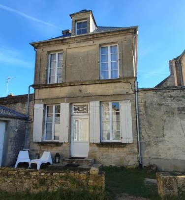 Creully House | Gîte Le Prieur é - COEUR DE BOURG - maison 48 M2