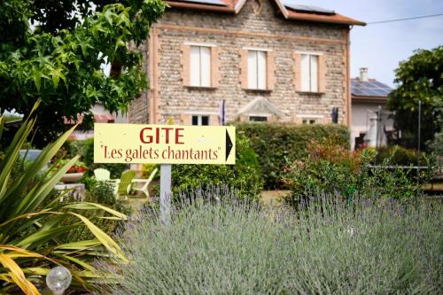 Saint-Hilaire-du-Rosier House | Gîte les Galets chantants
