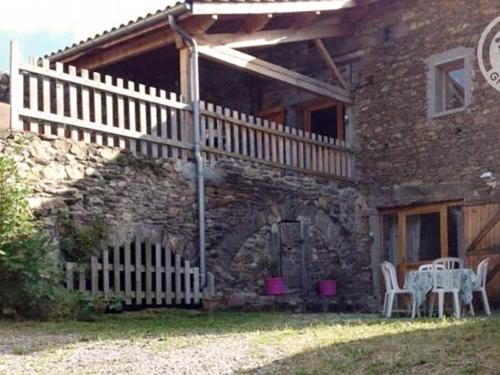 La Terrasse-sur-Dorlay House | Gîte moderne avec patio privatif, proche Parc du Pilat, idéal pour activités plein air et détente - FR-1-496-70