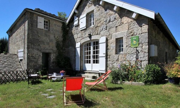 Le Chambon-sur-Lignon House | Gîte Nature au Chambon-sur-Lignon: Terrasse, Wifi, Proche Activités et Commerces - FR-1-582-137