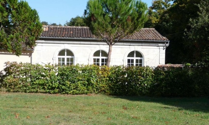 Cognac House | Gîte paisible avec jardins privatifs à Cognac, proche des sentiers de randonnée, animaux acceptés - FR-1-653-178