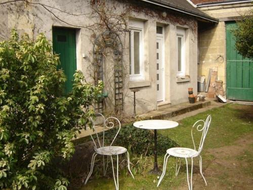 Montlouis-sur-Loire House | Gîte près de Tours au cœur des Châteaux de la Loire avec jardin et WIFI - FR-1-381-436