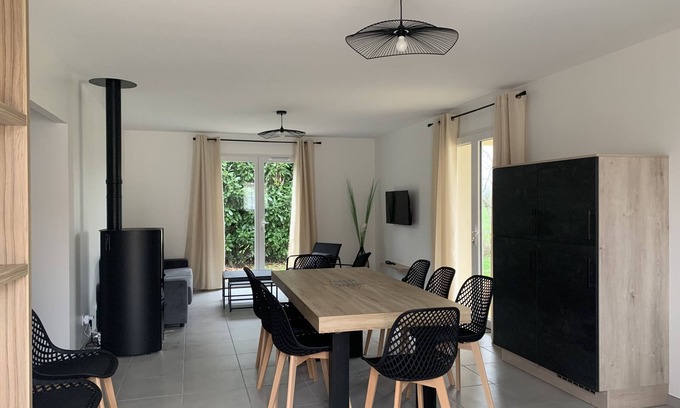 Jaunay-Marigny House | Gîte Proche du Futuroscope, à la Campagne, Idéal en Famille ou Entre Amis