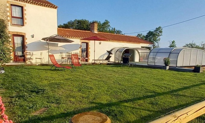 Challans-Gois Communaute House | Gîte rénové avec piscine chauffée et jardin clos, à proximité des plages et de la campagne bio. - FR-1-426-531
