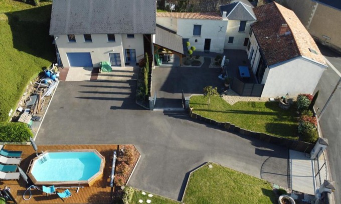 Montreuil-Bellay Apartment | Gîte Ruelle aux Vaches - Avec piscine partagée