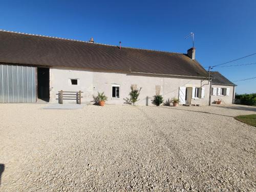 Paulnay House | Gîte Rural au Cœur du Berry avec Terrasse et Chevaux Bienvenus - FR-1-591-733