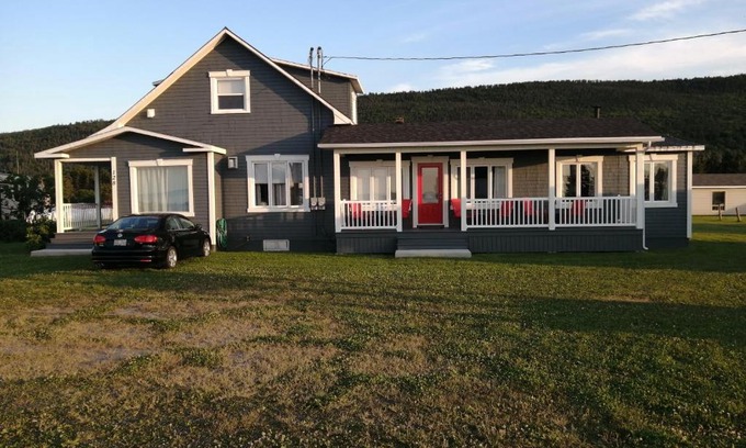 Sainte-Madeleine-de-la-Riviere-Madeleine Bed & Breakfast | Gîte Shoreline de la terre à la mer