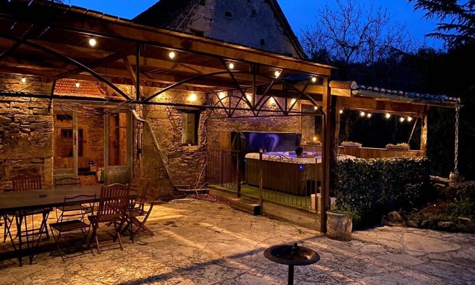 Calvignac House | Gîte Spa Piscine de Peyre-levade