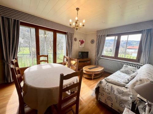 Saulxures-sur-Moselotte House | Gîte spacieux à Saulxures-sur-Moselotte: proche lac, pistes de ski, équipements bébé, animaux acceptés - FR-1-589-145