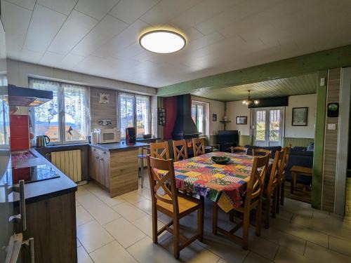 Ban-sur-Meurthe-Clefcy House | Gîte spacieux en ancienne ferme rénovée, idéal pour familles et amis – proche randos et sites touristiques - FR-1-589-6