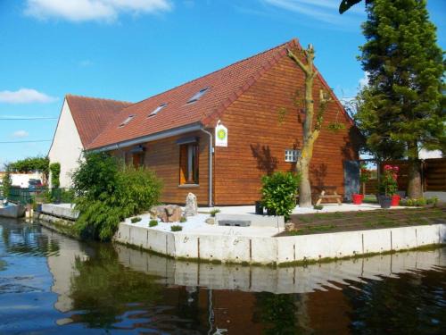Saint-Omer House | Gîte spacieux avec jardin, barque, et label tourisme handicap - Marais Audomarois - FR-1-376-72