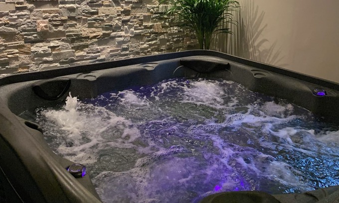 Yquebeuf House | Gîte Tout Confort Avec Beau Jardin et SPA Situé à Yquebeuf 20 Minutes de Rouen