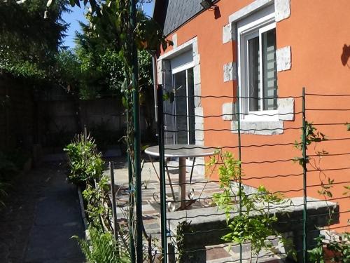 Leval House | Gîte typique Avesnois, familial avec terrasse, proche forêt et activités locales - FR-1-510-177