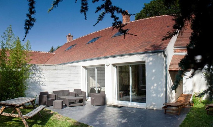 Sigloy House | Gîte Val de Loire avec piscine chauffée, tennis, WIFI, BBQ - FR-1-590-125