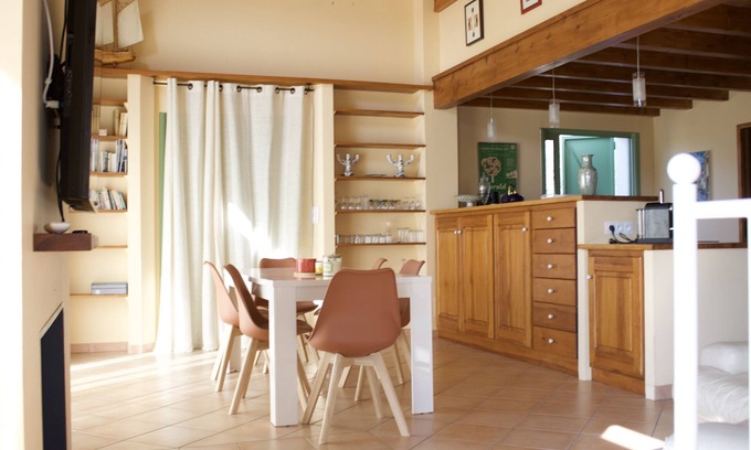 Cessenon-sur-Orb Apartment | Gîtes 3 chambres -Piscine -Vue sur la vallée de l'Orb
