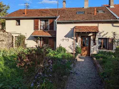Vauvillers House | Gîtes chaleureux près de Luxeuil, jardin commun - FR-1-583-472