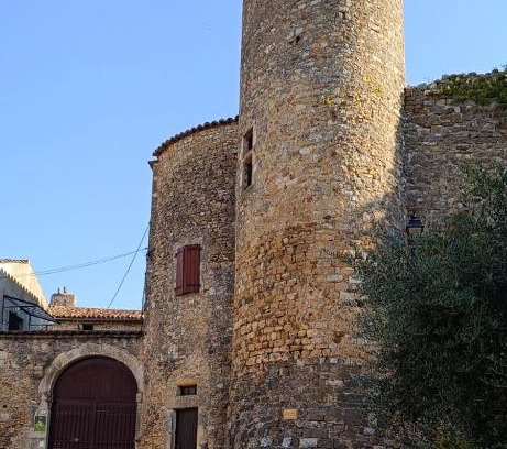 Salavas House | Gîtes de la place du château