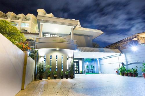 Tanjung Bungah Bed & Breakfast | G Beach Front Villa
