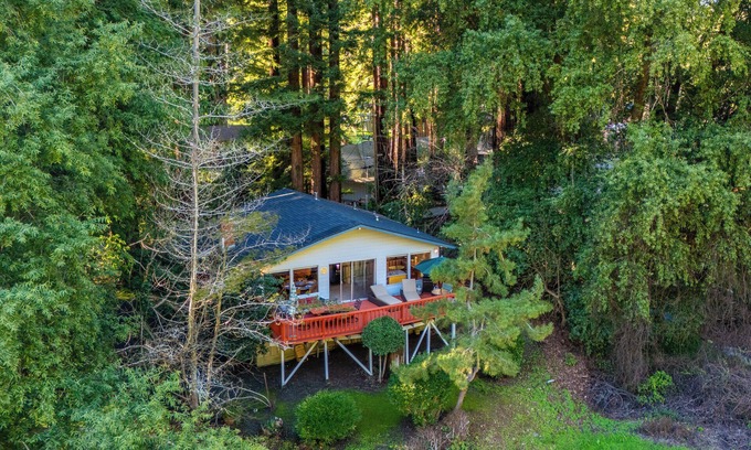 Sebastopol House | G's River View!On River Near, Golf Course! Enchanting & Fun and NEW Cabin!