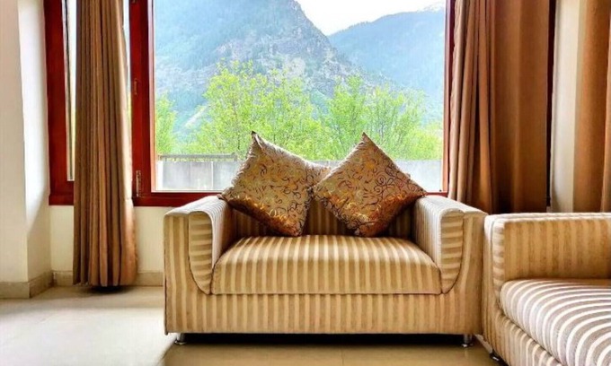 Manali House | G Villas- Luxurious Cottage with beautiful mountain view 4
