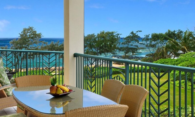 Wailua Condo | G301 - Extra Large Ocean View Corner Suite in Kapaa, Steps to Beach, AC, Pool!