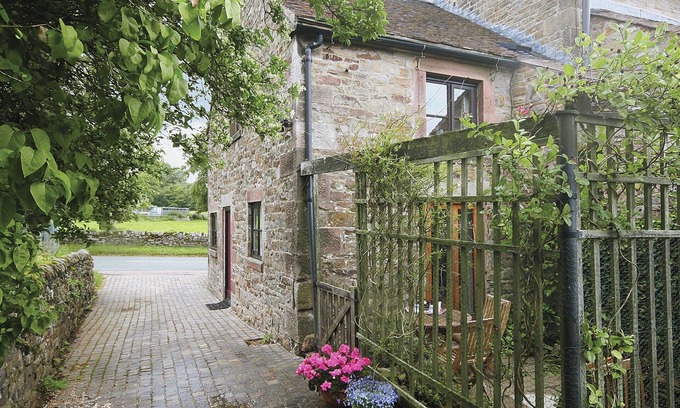 Leek Cottage | Gable Cottage - E3386