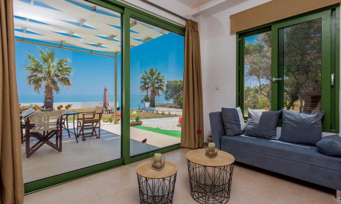 Alikanas Apartment | Gaia Beach House
