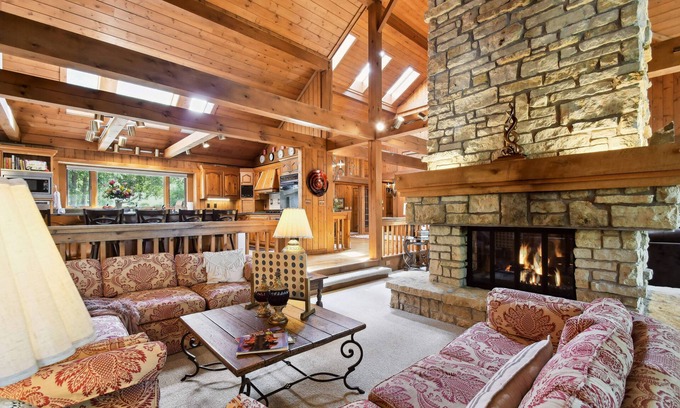 The Galena Territory House | Galena Getaway w/Hot Tub, Home Theater & More!
