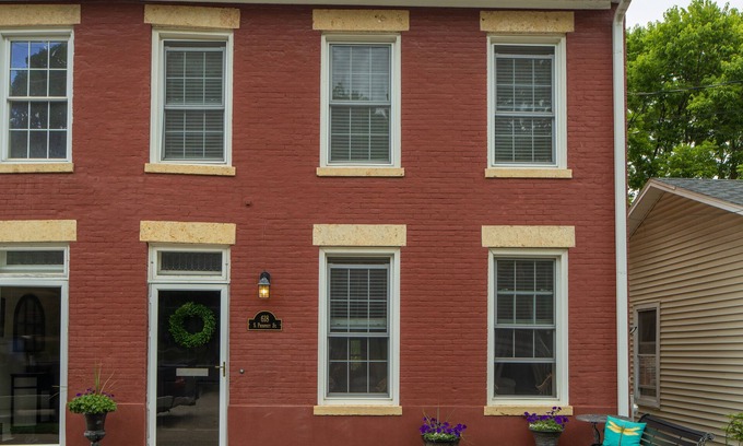 Galena House | Galena Summer Spot on Prospect St! Walk to Downtown - Free Street Parking!