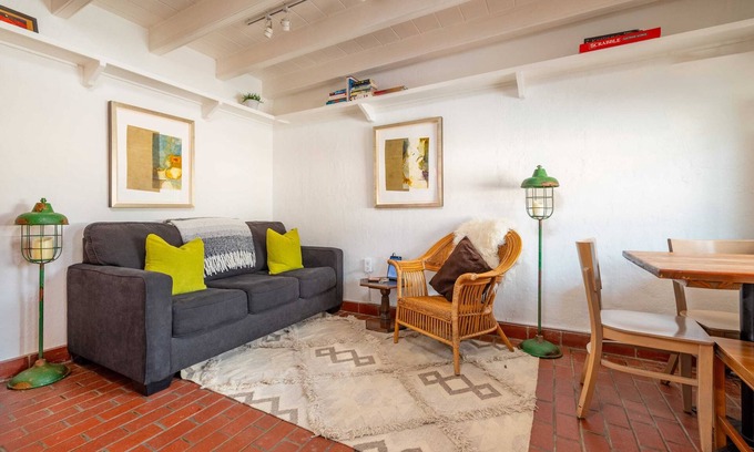 South Capitol House | Galisteo Getaway- Courtyard | Near Railyard | 1BR