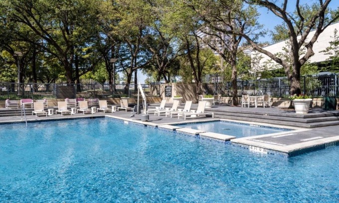 Dallas House | Galleria access outside downtown Dallas
