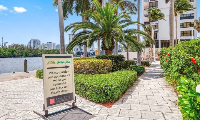 Birch Park Finger Streets Hotel | Galleria Mall Hotel Walk to the Beach