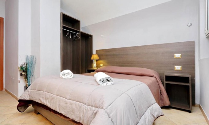 Monti Apartment | Gallery Home