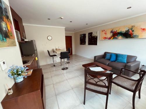 Las Penas Apartment | Gallery Suite en Riverfront Puerto Santa Ana