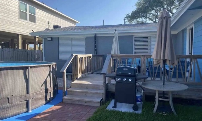 Galveston House | Galveston Getaway 4 blocks from the beach