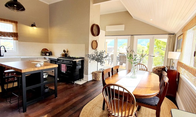 Gloucester House | Galway Homestead in Gloucester