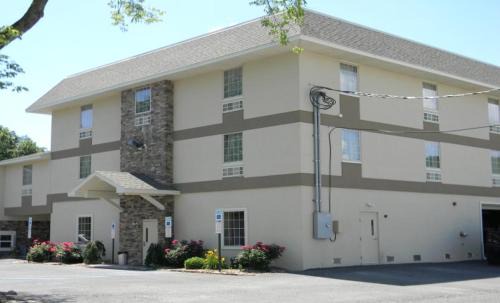 Antes Fort Hotel | Gamble Farm Inn and Suites