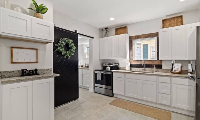 Detroit - Shoreway House | Game Room! 7 Min To Downtown CLE!
