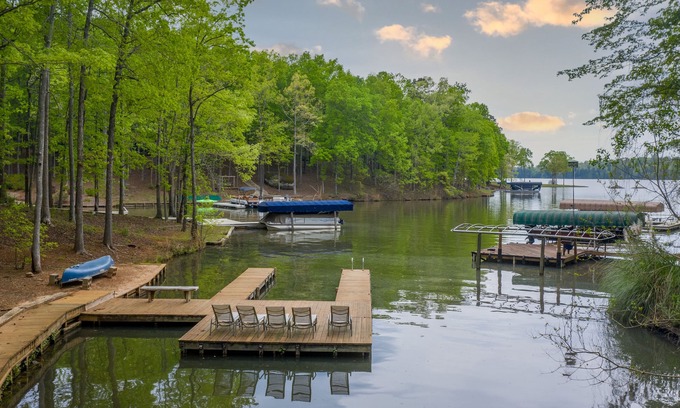 Lake Oconee House | GAME ROOM, QUIET COVE & DOCK! LAKEFRONT! SLEEPS 16