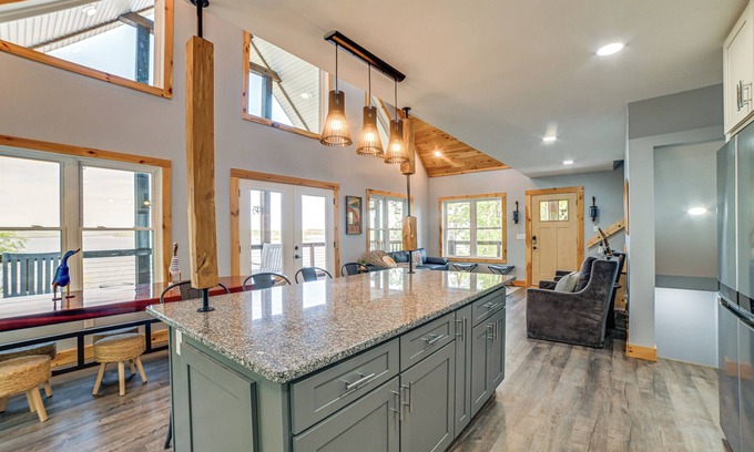 New Concord Cottage | Game Room & Screened Porch: Kentucky Lake Retreat!