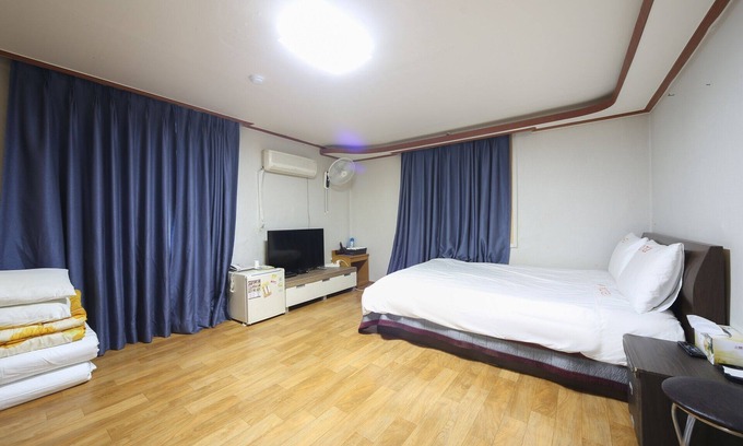 Kangjin-eup Hotel | Gangjin Buseong Park