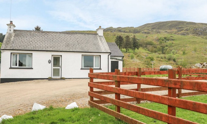 Rathmullan Cottage | GAPPLE COTTAGE, family friendly in Rathmullan, County Donegal