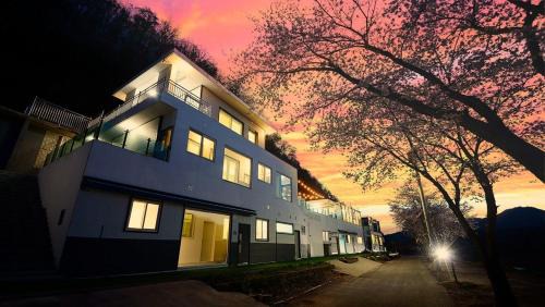 Buk House | Gapyeong Eco Healing Pool Villa Pension