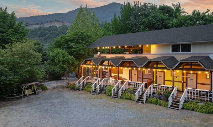 Deokhyeon House | Gapyeong Noksu Valley Pet Group Pension
